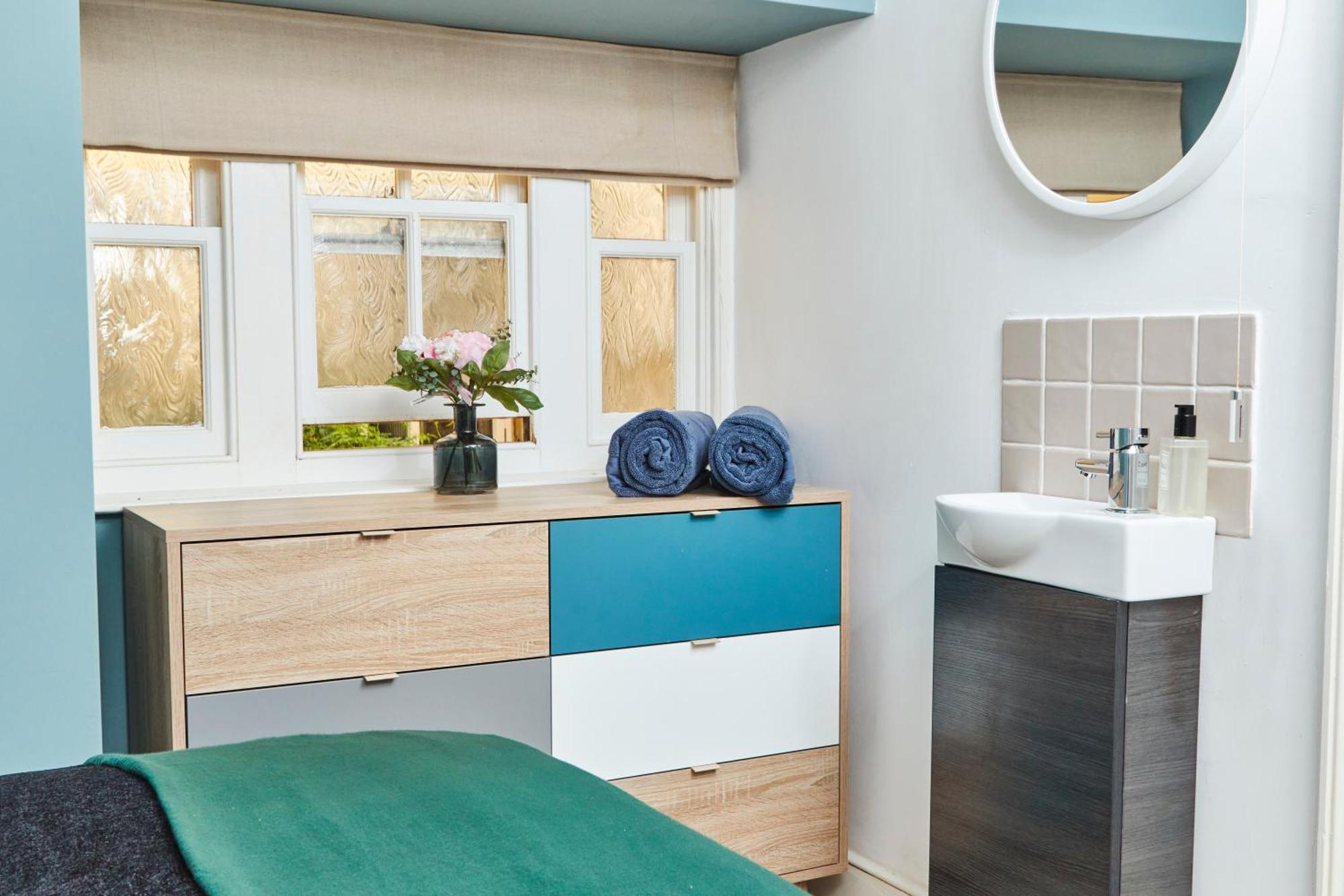 Beautiful 2Bedroom 4 Actual Beds House With Wifi By Purestay Bath Exterior photo