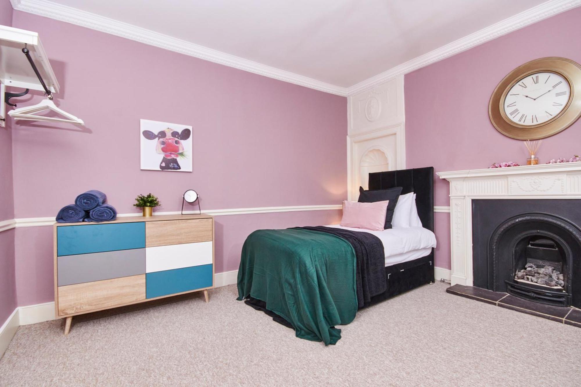 Beautiful 2Bedroom 4 Actual Beds House With Wifi By Purestay Bath Exterior photo