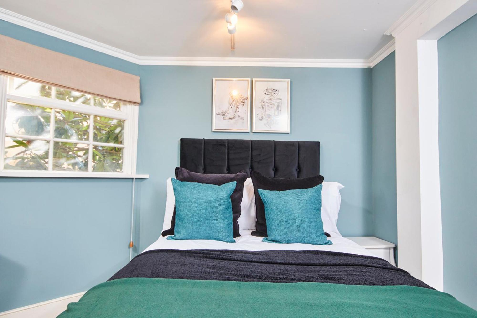 Beautiful 2Bedroom 4 Actual Beds House With Wifi By Purestay Bath Exterior photo