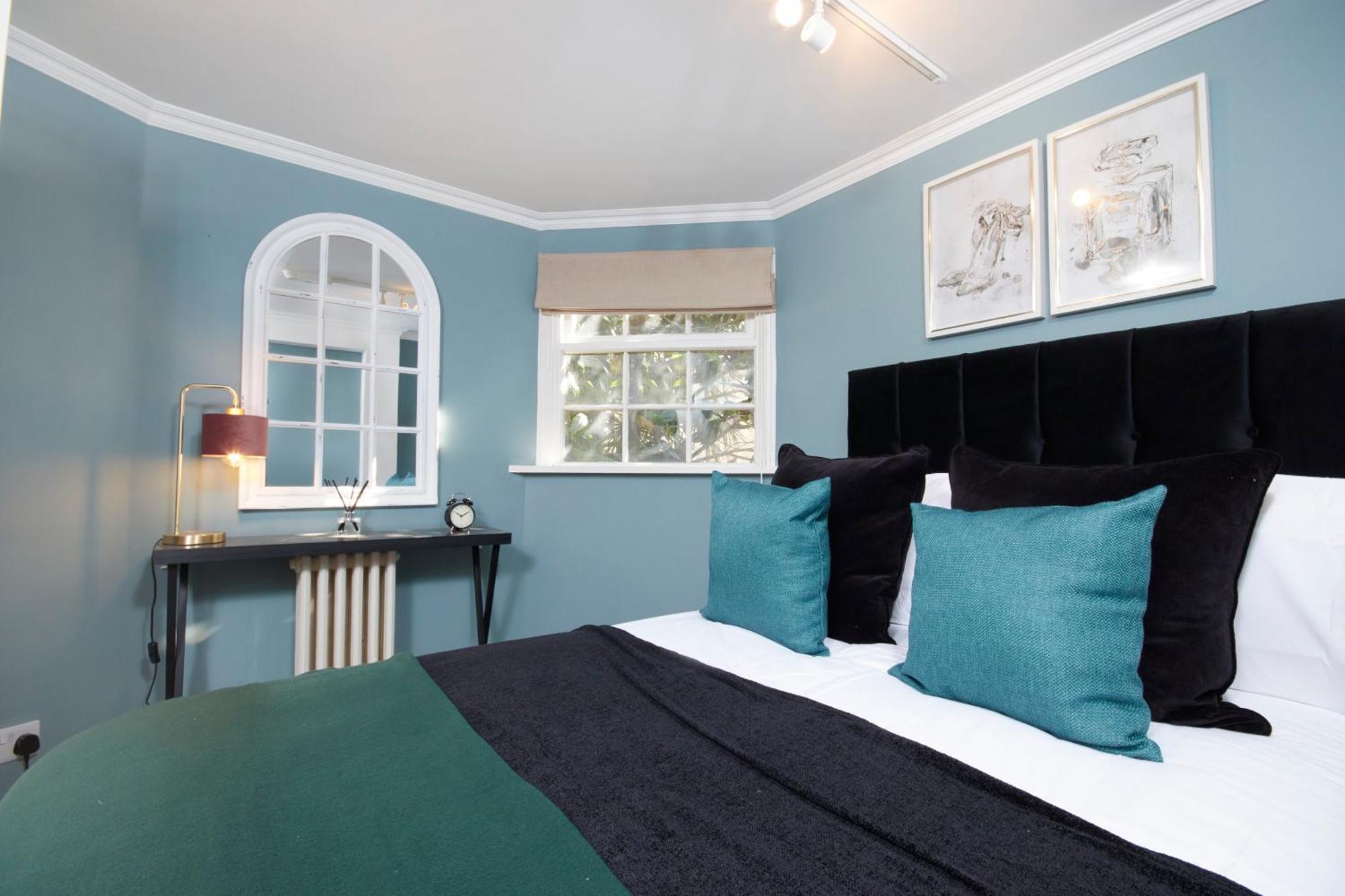 Beautiful 2Bedroom 4 Actual Beds House With Wifi By Purestay Bath Exterior photo