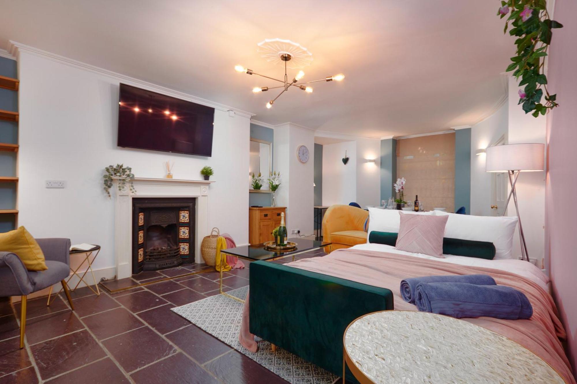 Beautiful 2Bedroom 4 Actual Beds House With Wifi By Purestay Bath Exterior photo